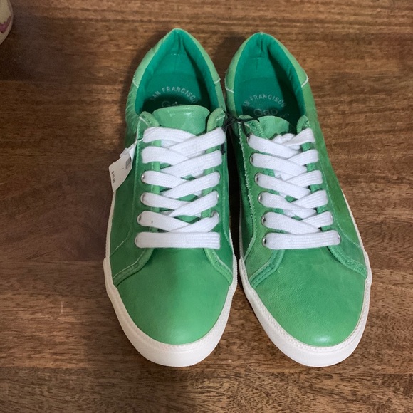 GAP Shoes - GAP WOMANS LEATHER SNEAKERS SIZE 7 NEW NO BOX